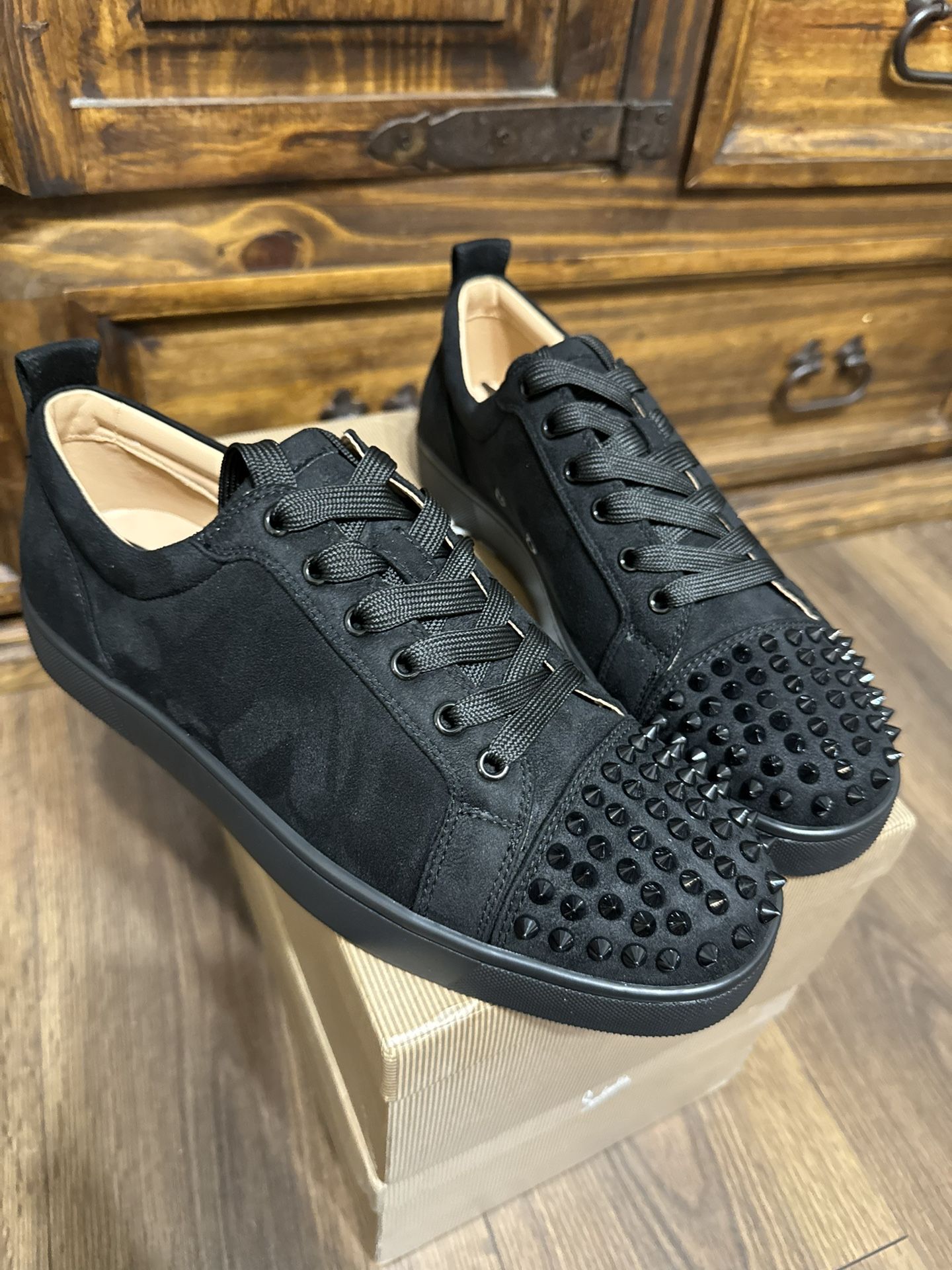 suede red bottoms / suela rojas
