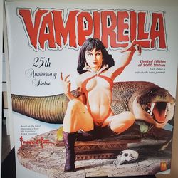 Vampirella 25th Anniversary Statue limited to 5000