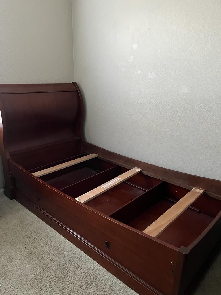 Twin Size Bed 