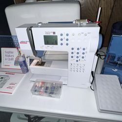 Bernina Activa 135 s Sewing machine with accesories