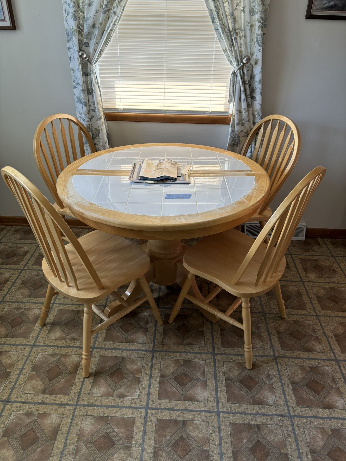 Kitchen Table & Chairs