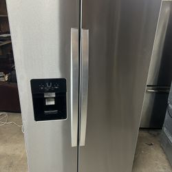 WHIRLPOOL REFRIGERATOR 