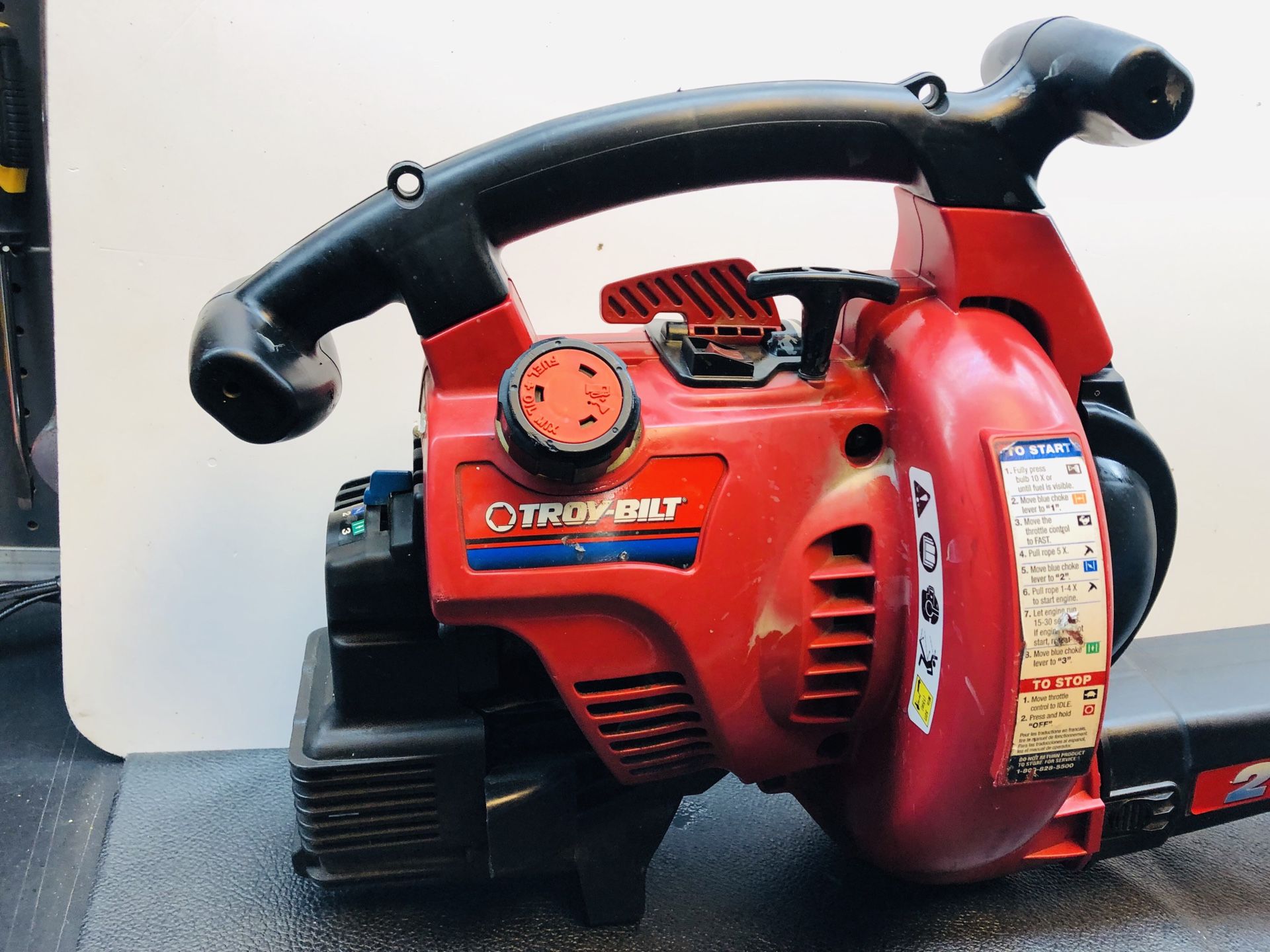 TroyBilt TB320BV 31cc 2Cycle Hand Held Blower Vac Vacuum. Powerful