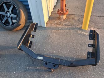 2k. Towe capacity ... trailer hitch new