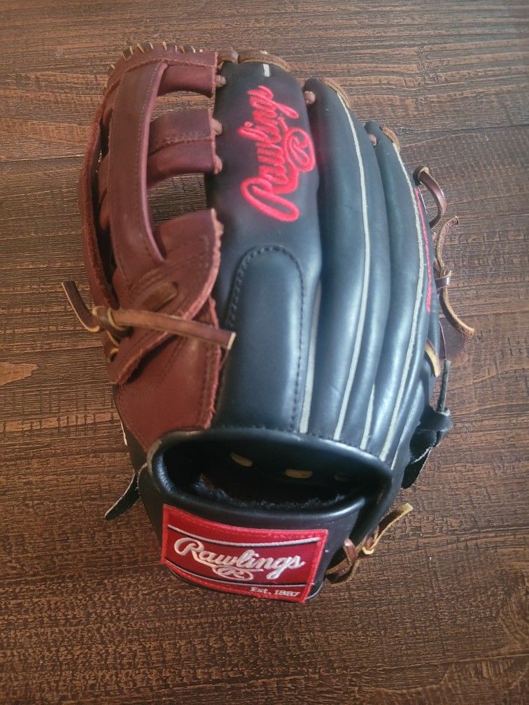 Rawlings Left Handed Throw Outfielders Glove