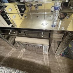 Vanity Desk, Table with Drawers 