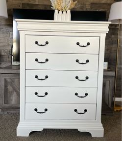 Beautiful solid wood white dresser