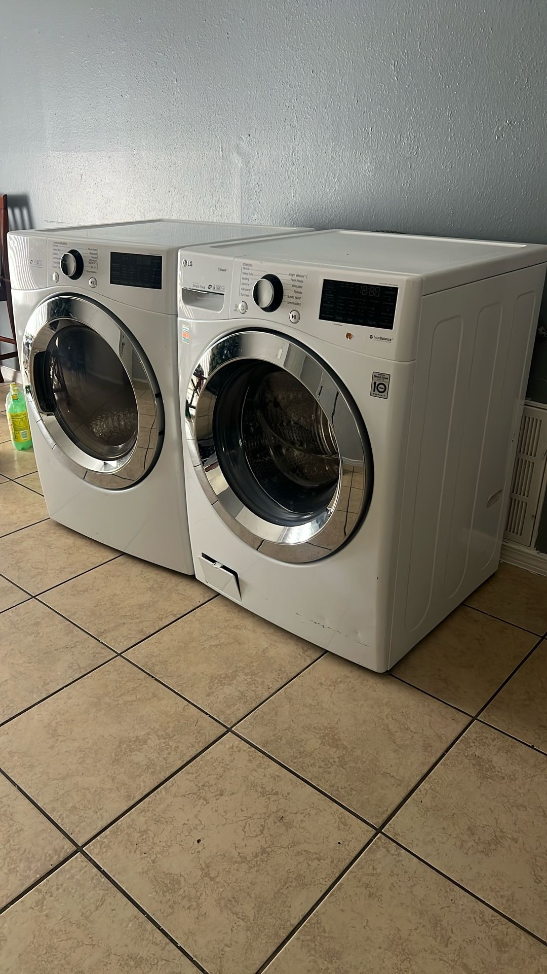 Washer And Dryer Lg Samsung White 27in