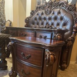 Elegant Queen Bedroom Set 