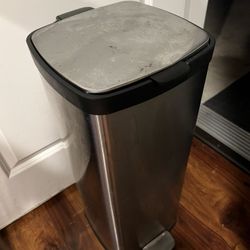 Compact Metal/Black Plastic Trash Can