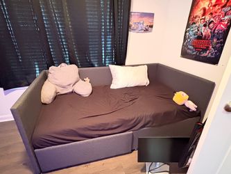 Twin size daybed with mattress