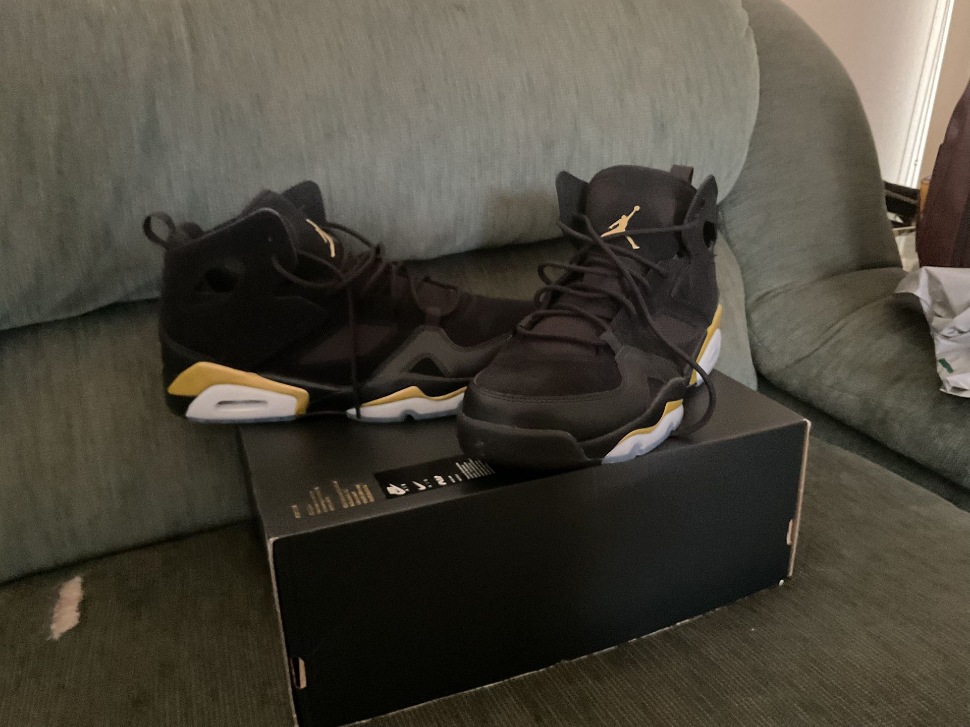  Jordan’s Brand New Black/metallic Gold Noir/or Metallique 