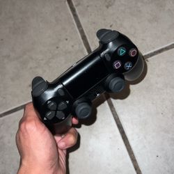 PS4 Controller