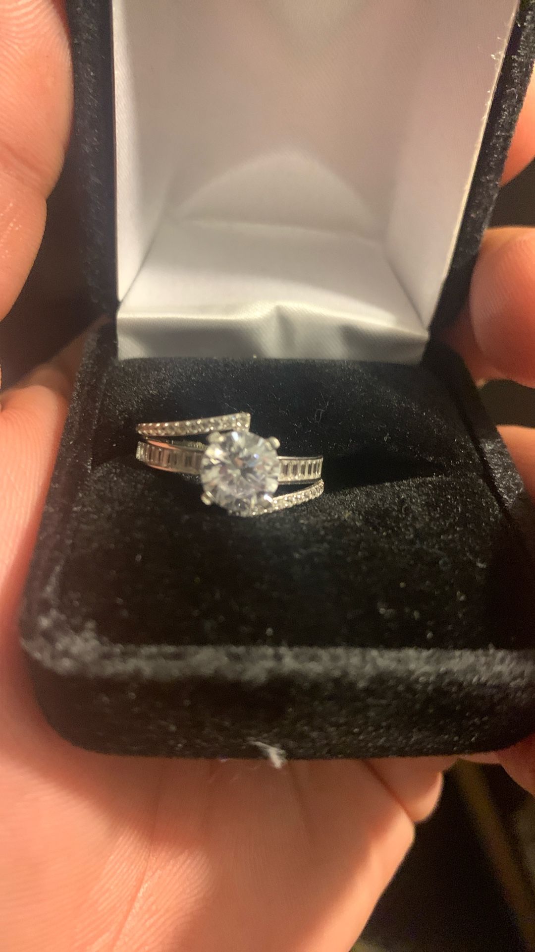 14k White Gold Natural Diamonds And Baguettes