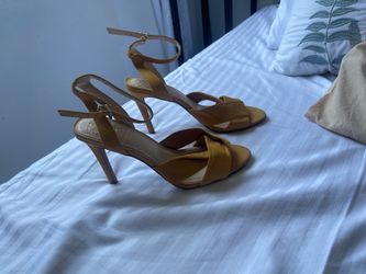 VINCE CAMUTO