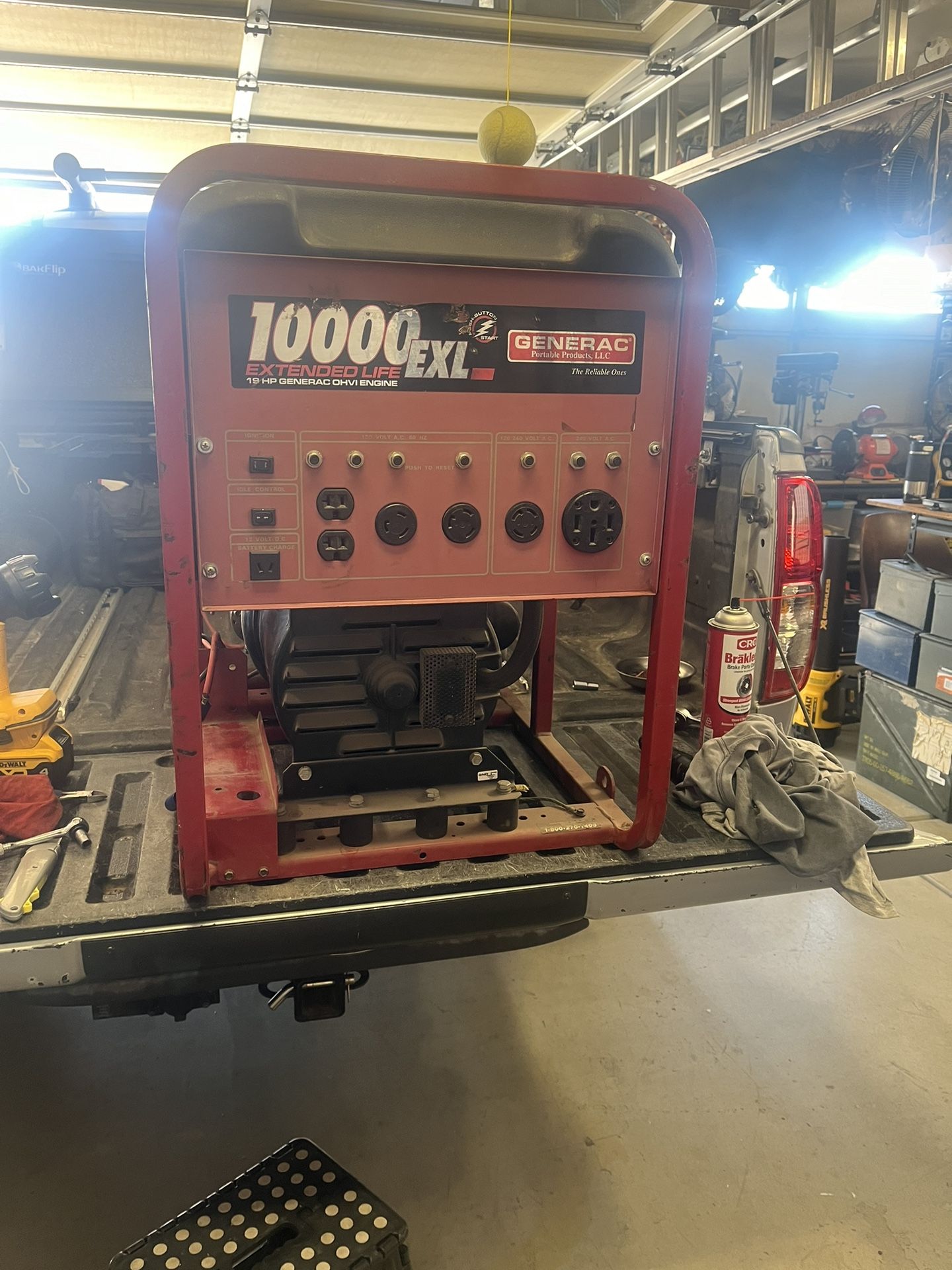 Generator 10,000 W. Gas 19 H P