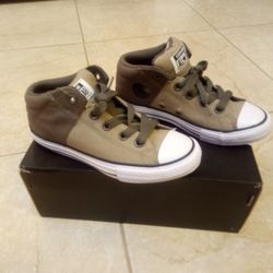 Converse Boys Size 1 New $20