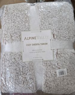 COZY SHERPA THROW