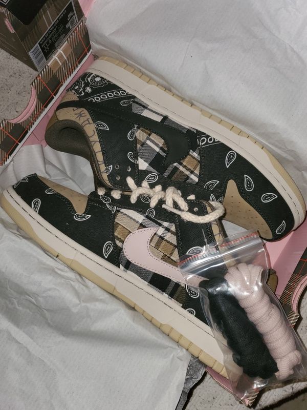 Travis Scott Nike SB size 11.5 Special Box for Sale in Simpsonville, SC - OfferUp
