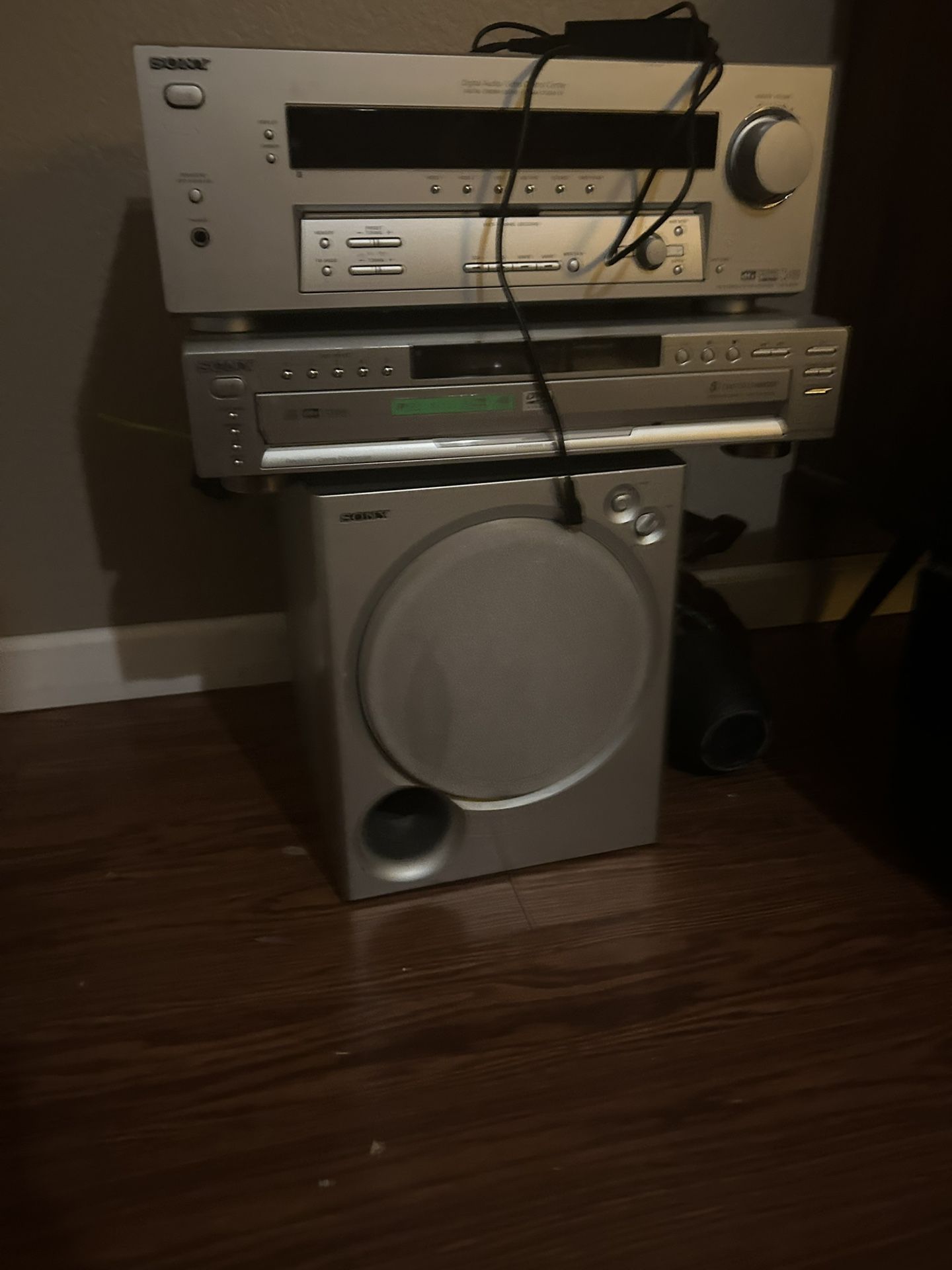 Sony Receiver,cd/dvd Player, Subwoofer, Receiver, And Surround Sound Speaker Set