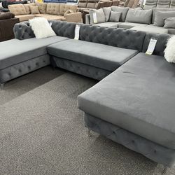 New Tufted Modular Sectional .  Grey Velvet .  75” X 127” X 75”.  Free Delivery !