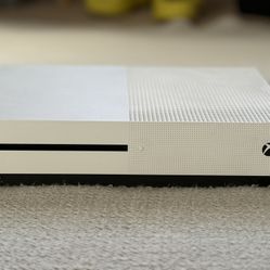 Xbox One S (with power cord and HDMI cord), Xbox X|S Controller,FIFA 23, And Star Wars Battlefront. [All the items in this bundle are slightly used.]