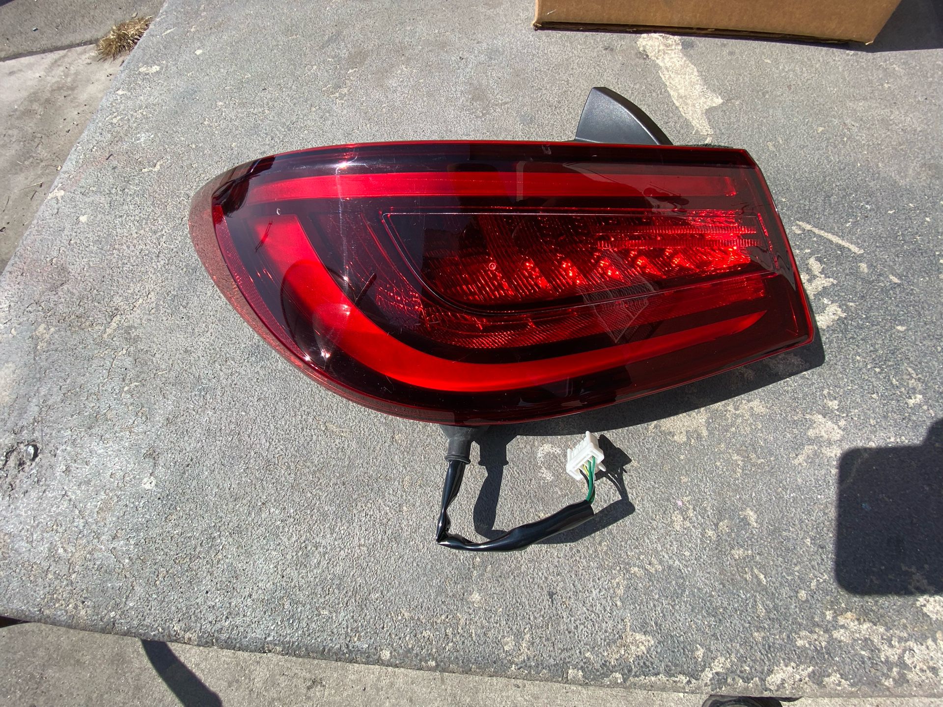 2017 2018 2019 2020 2021 2022 INFINITI Q60 Tail Light Left
