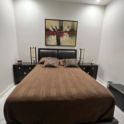 Queen Size Bedroom Set (mattress and Lamps included) 