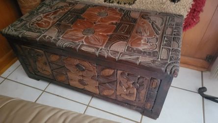 Hand Carved Hutch Treasure Chest. Beautiful Excellent Condition