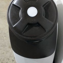 Pet Food Container ( Vittle Vault)