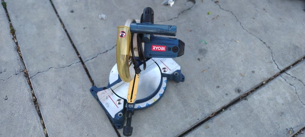 Ryobi Saw