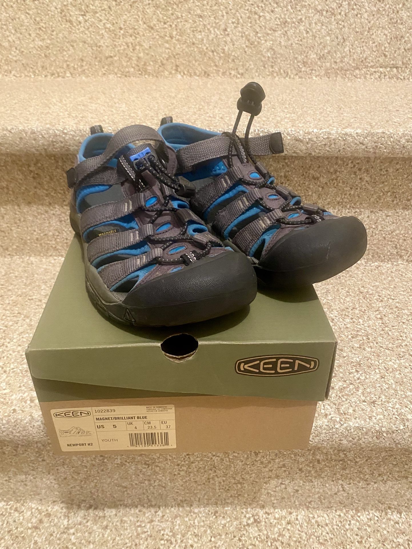 Like Mew Size 5 Youth Keen Sandals