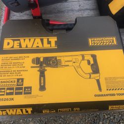 DEWALT ROTARY HAMMER DRILL 