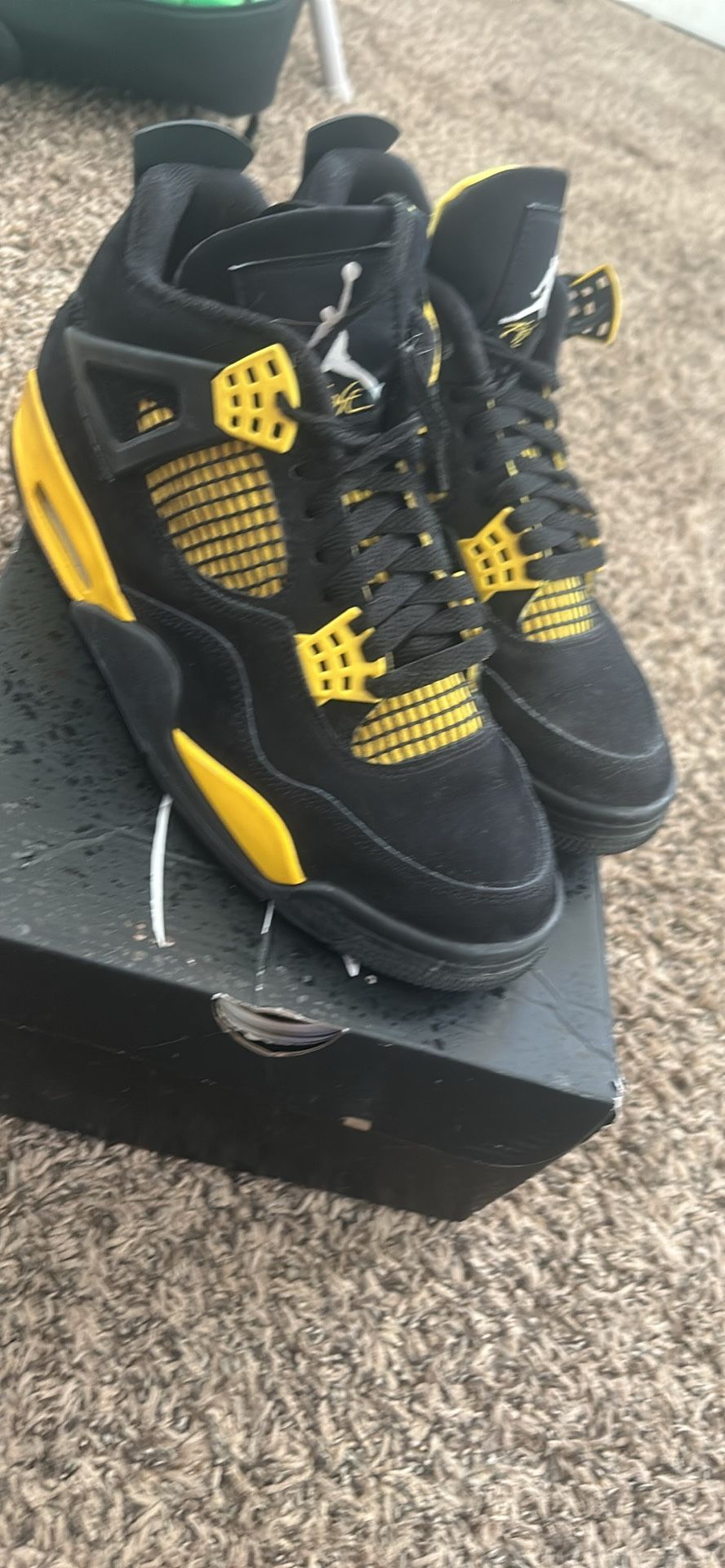 Jordan 4 (Thunders)
