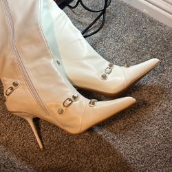 KNEE HIGH BOOTS NEVER WORN