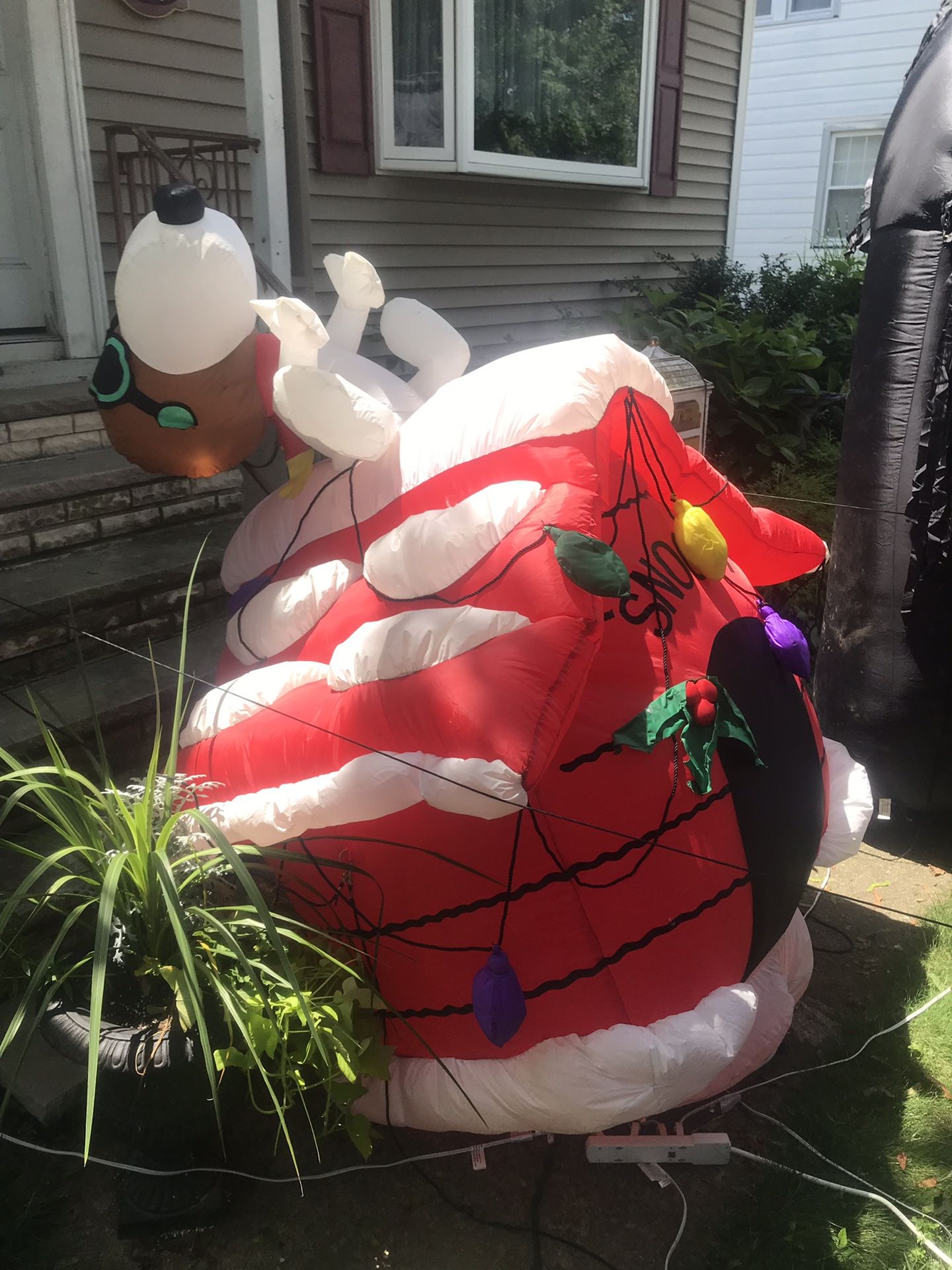 Snoopy baron Christmas dog house inflatable