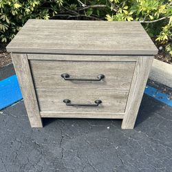 Beautiful Grey Gray Wood Rustic Modern Nightstand Bedroom Table Dresser 