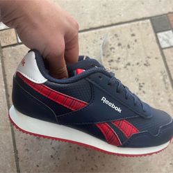 NWT Reebok boys athletic shoes Size 3