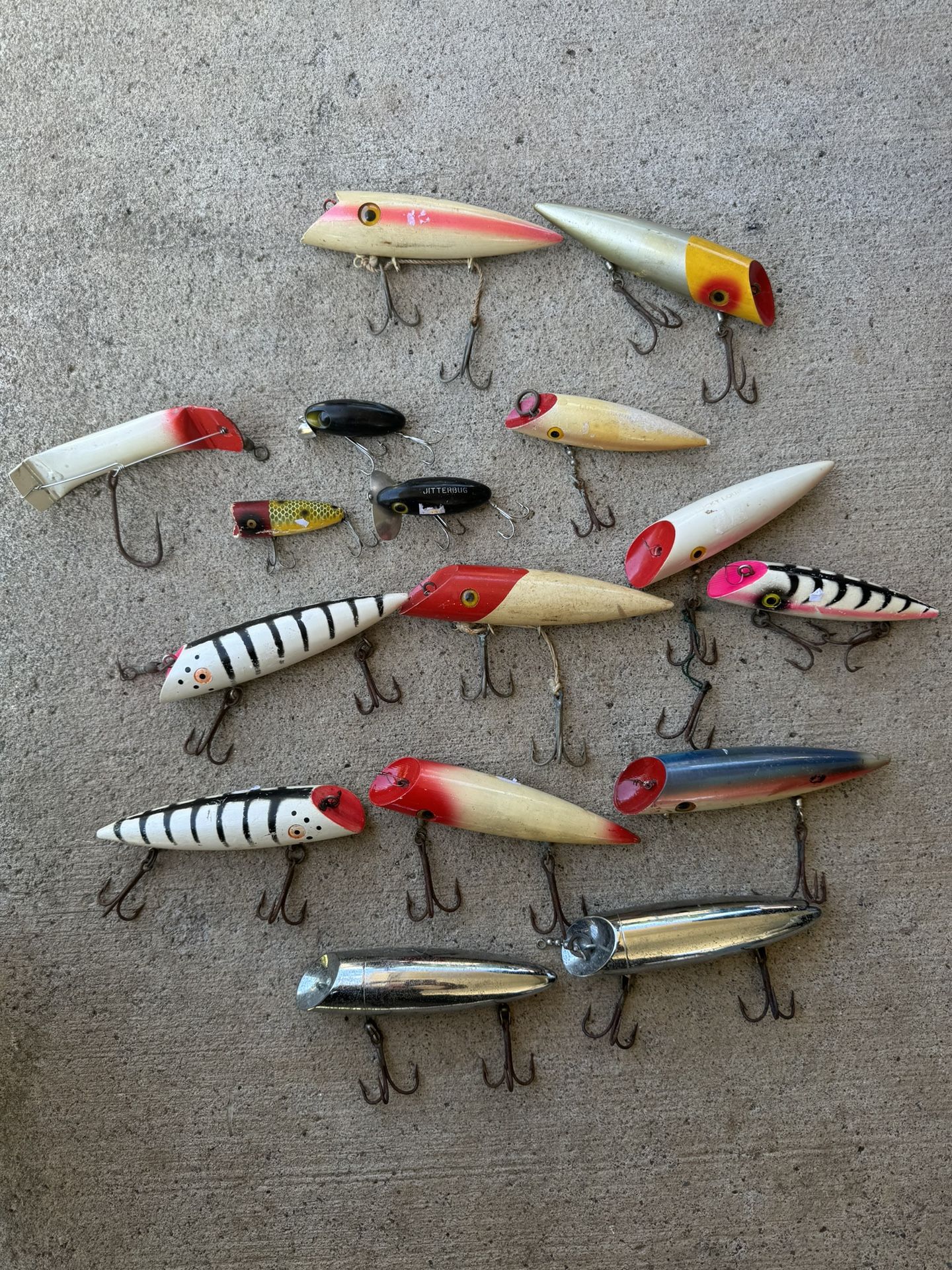 16 Vintage Fishing Lures- Hanson, Lucky Louie, Jitterbug, Alaskan Plug