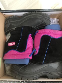 Girls snow boots size 2