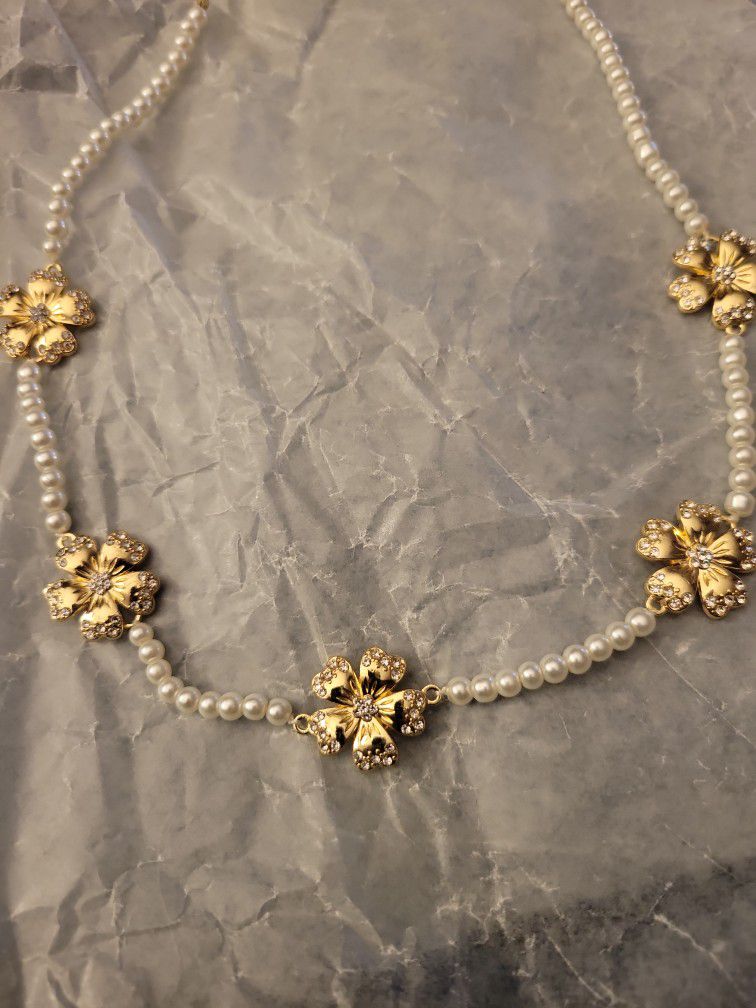 Goldtone Flower Accents & Pearl Necklace 