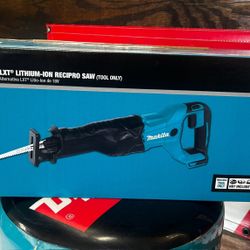 Makita XRJ04Z Sawzall