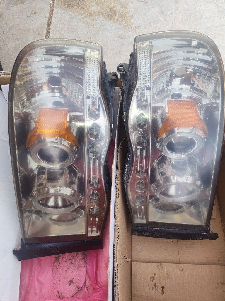 SPYDER. PROJECTOR HEADLIGHTS 2005 DODGE RAM 1500