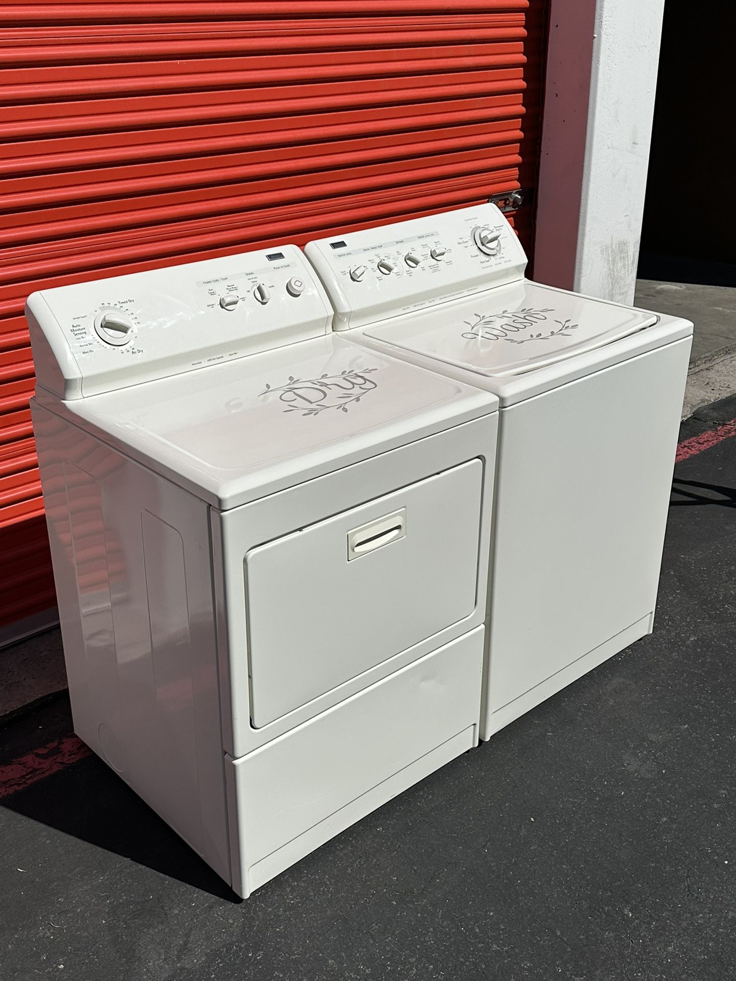 NICE KENMORE WASHER AND GAS DRYER SET