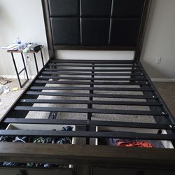 Wood brown queen bed