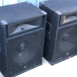 Audio speakers set of 2  Bocinas  Only speakers  No cables no stands  Price is for both