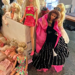 Box Of Barbies And Spice GirlsWith Clothes And Accessories