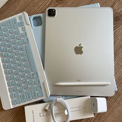 iPad Pro 12.9” (M1 chip / 2021) 5th Generation 128GB with  keyboard case and pen & Accessories 