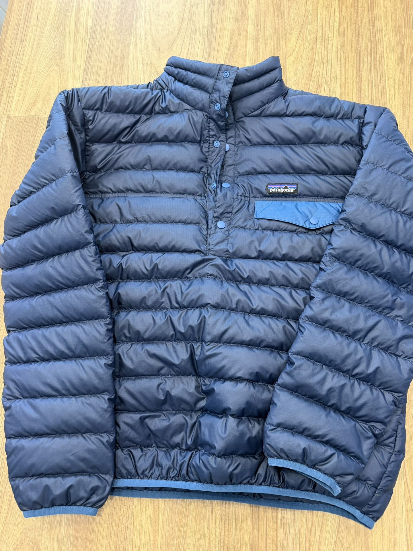 Patagonia down sweater jacket for men