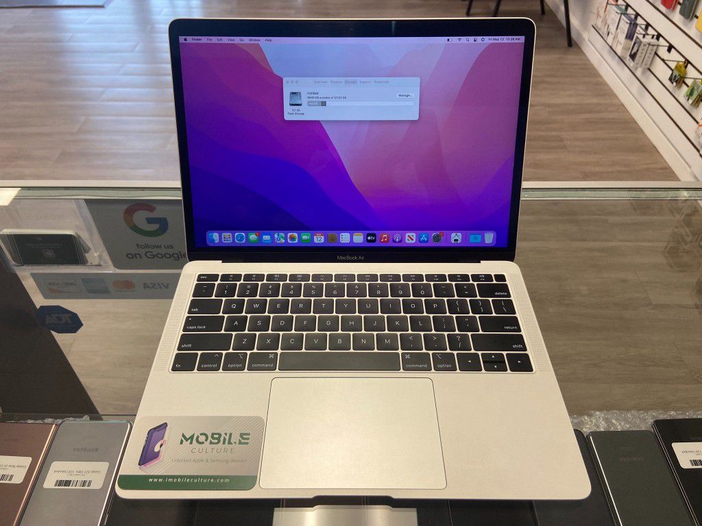 2017 MacBook Pro 13” i5 8gb 256HD (Ask About Our Finance Options!!)